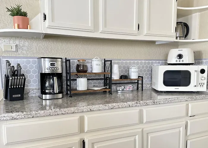 Near Downtown- Kitchen-Washerdryer-Parking