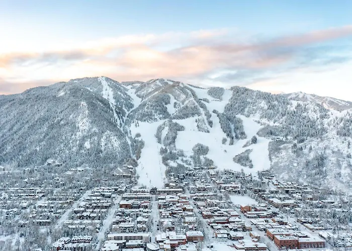 Stunning Aspen Core 2B, Ac, Views, Patio, Hottub!