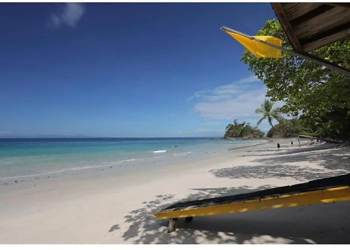 Casa Mariposa Punta Leona A 500 Metros De La Playa Alquiler De La Casa Entera O Dos Apartamentos Abajo Con Cocina Y Jacuzzi O 2 Cuartos Con Banos Privados En La Planta Alta Para 1 A 22 Personas Full Equipada