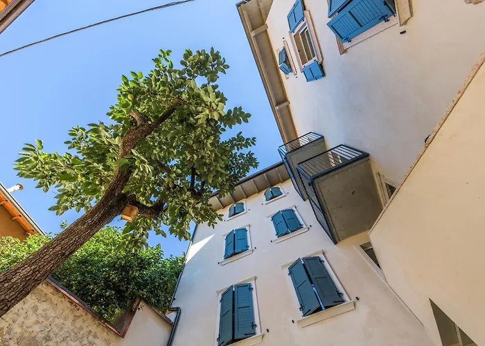 Casa Kaki - Eco Friendly Apartments With Parking & Private Courtyard