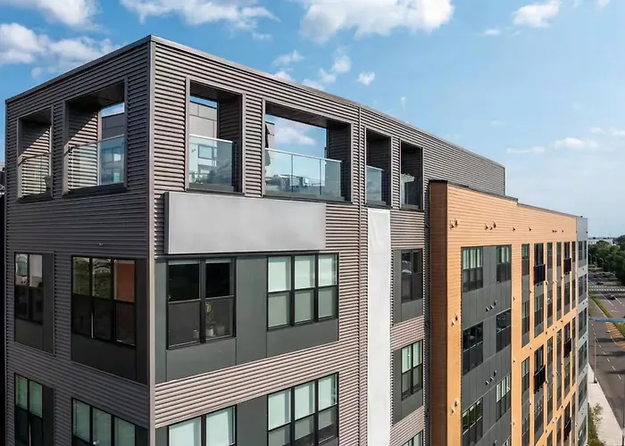 Hyatus Luxury Residences City Crossing