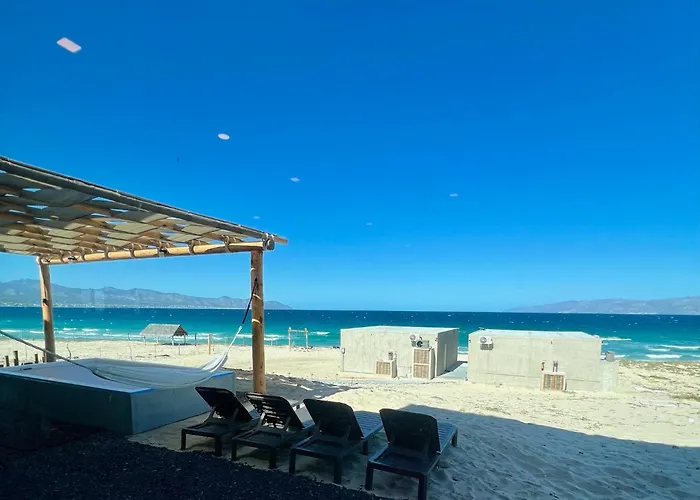 Salty Stars Beachfront Suites And Condos