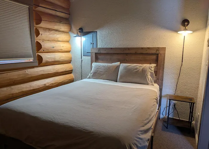 Twin Peaks Hotel Cabins