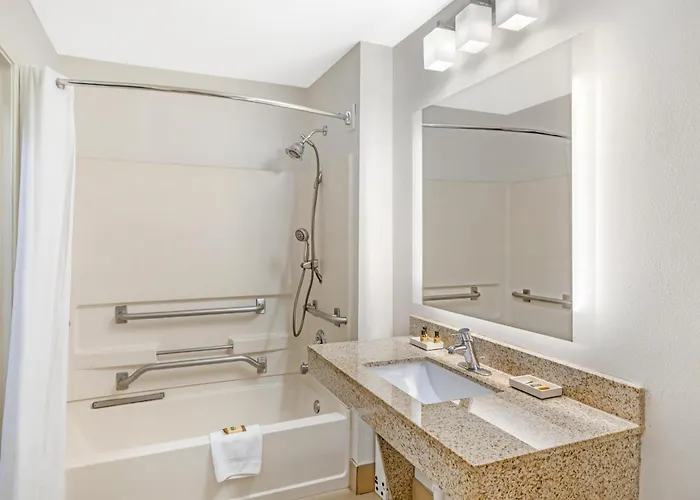 Best Western Plus Mcdonough Inn & Suites