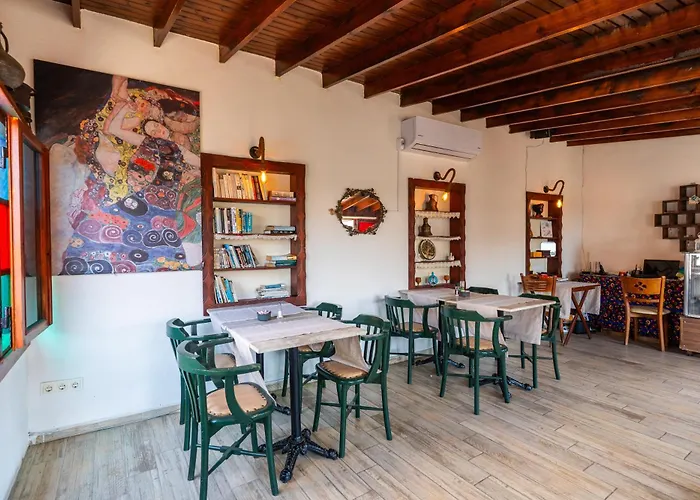 Amazon Petite Palace