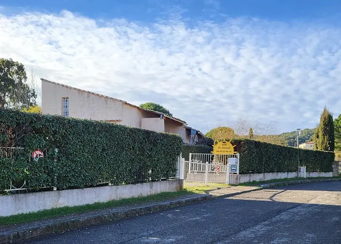 Villa La Soleiade: Lakeside Gites with AC near Cannes