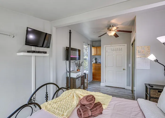 2 Mi To Dtwn Atascadero! Cozy Cottage W/ Yard