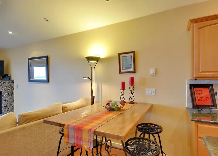 Waterfront Oregon Abode W/ Balcony & Ocean Views!