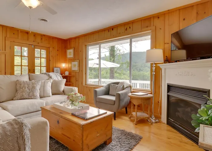Candler Cabin W/ Deck & Mount Pisgah Views!