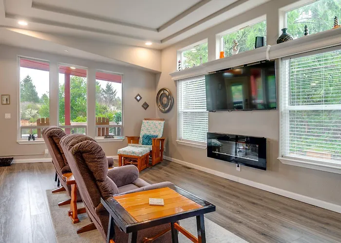 Ocean Shores Retreat W/ Porch & Canal Views!
