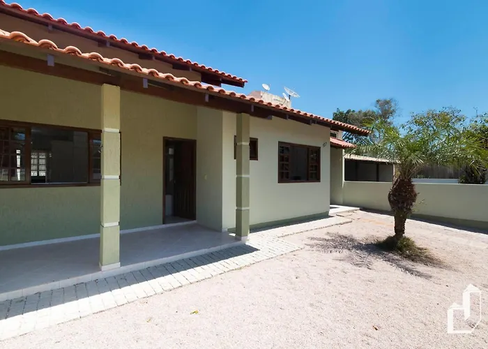 Casa térrea com 03 dormitórios perfeita para suas férias