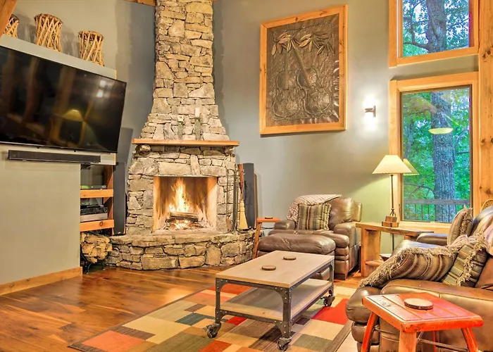 Couples' Treehouse Retreat W/ Hot Tub & Views