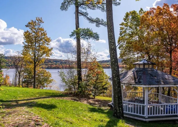 River House By Avantstay
