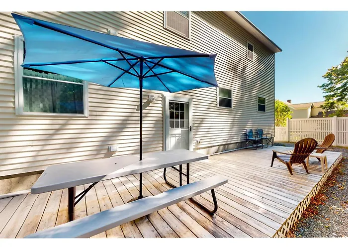 Unbeatable Downtown Location! Bar Harbor Apt