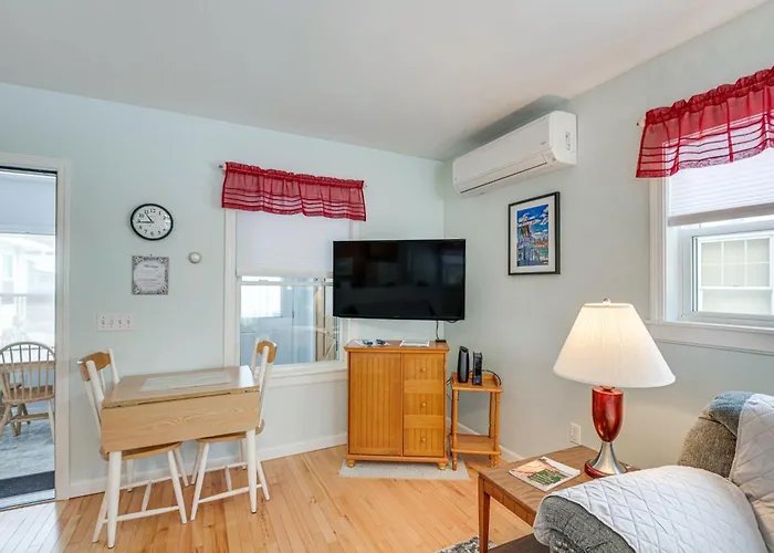 Unbeatable Downtown Location! Bar Harbor Apt