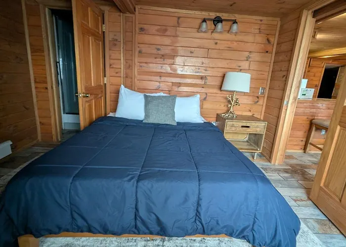 1Br Fife Lake Haven With Fire Pit & Hot Tub