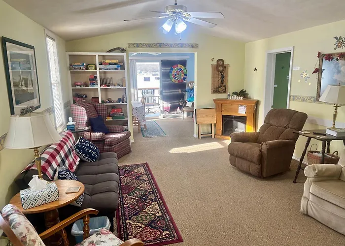 The Wellington Lake Cottage