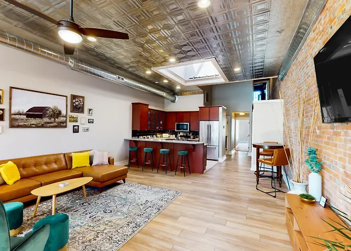 'Downtown Delight' W/ Patio! 1 Mi To Ball State