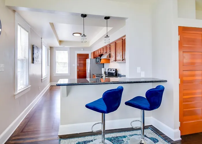 Modern Portsmouth Apartment: Walk To Norfolk Ferry