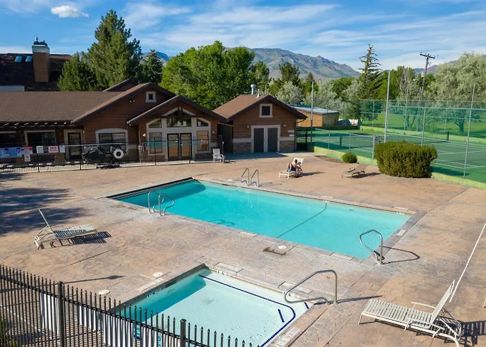 Lakeside Funscape Ls33 Ski & Snowboard Hot Tub