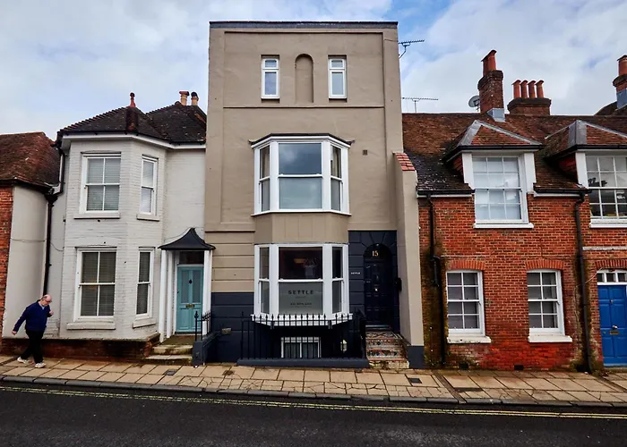 Settle In Winchester - Stylish Self Check-In Rooms