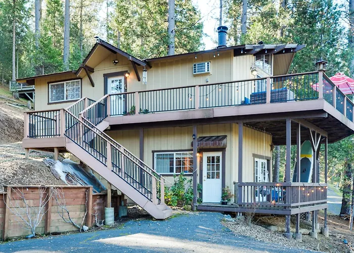 Enchanted Woodland Cabin Near Yosemite W/ Fire Pit