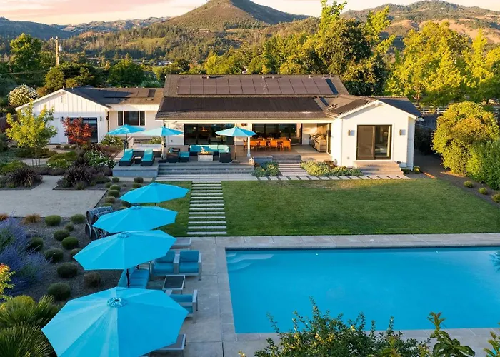 Sonoma Pool Retreat By Avantstay
