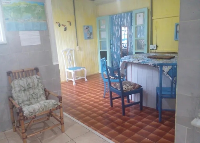 Casa de Temporada de 3 Quartos com Piscina