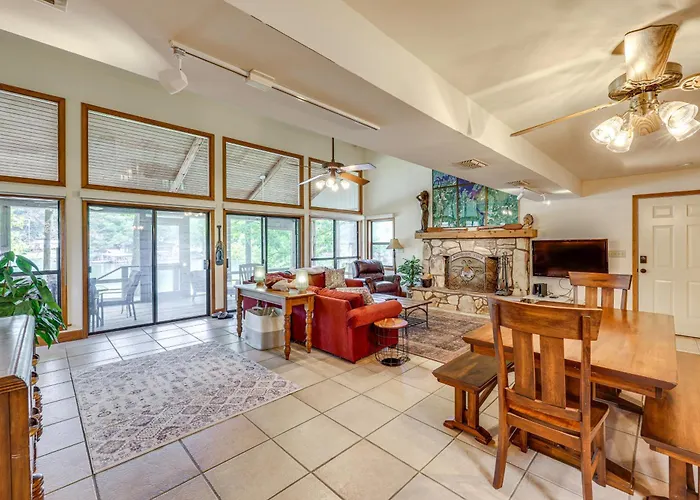 Waterfront Gem On Lake Martin W/ Kayaks & Dock!