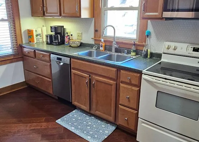 The Drift Inn, Old Charm, Quiet, Fenced Backyard, House In Driftless Area