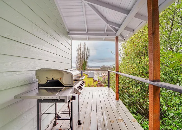 Astoria Home Base W/ River Views, 3 Mi To Dtwn!