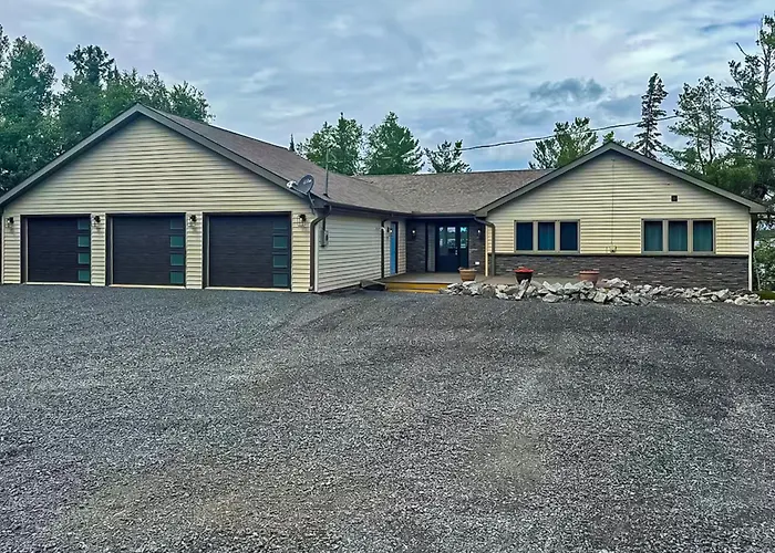 Luxury Rainy Lake House With Private Dock!