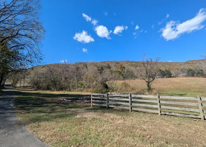 Best Of Both, Private Yet Convenient, Clifton Forge 17 Mi, Roanoke 31 Mi, Covington 30 Mi, Daleville 17 Mi ,Lexington 42 Mi