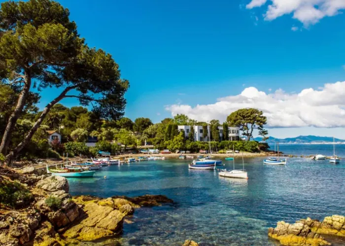 Antibes Private Garden & Pool Beach 2 Km