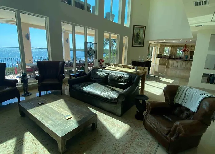 Lux Key Largo Oceanfront 5 Bedroom 4 Bathroom Pool