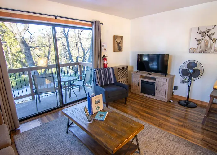 Inside Yosemite Park-Cozy Corner Unit-Sleeps 2