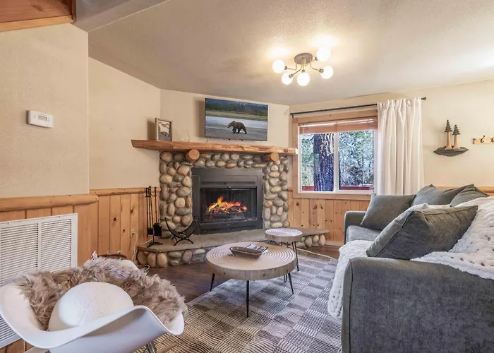 Bear Den|Jacuzzi, Steps Away From Trails, Dogs Ok