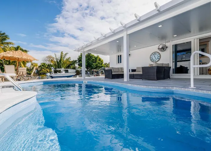 Beautiful Key Haven Home With Pool And Dock