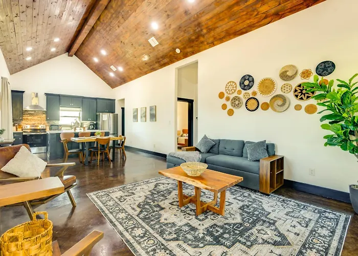 Modern 2Br Near Lake Somerville & Round Top