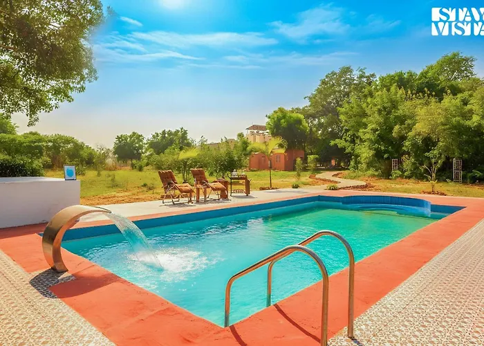 Stayvista'S Villa M3 - Farmstay - 4Bhk With Sports Turf & Private Pool