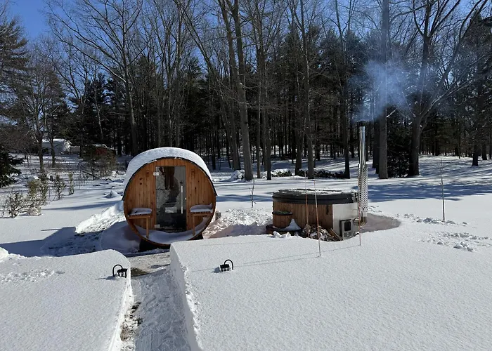 Friday Fowls Cottage - Beach - Sauna - Hot Tub - Fireplace - Wine