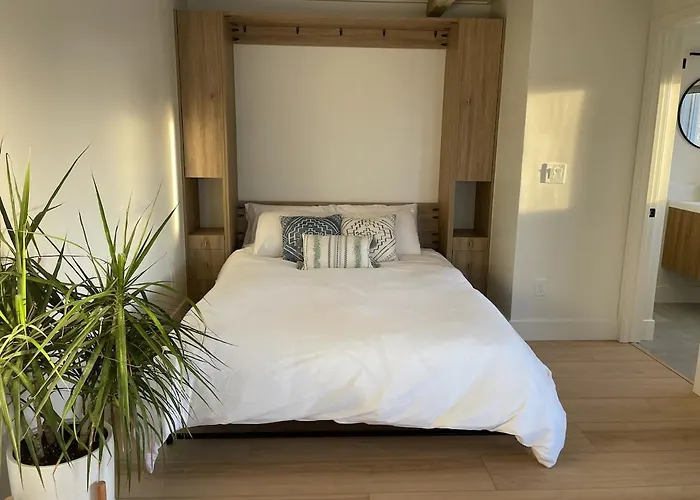 Cayucos Cottage Studio - Peak-A-Boo Ocean Views