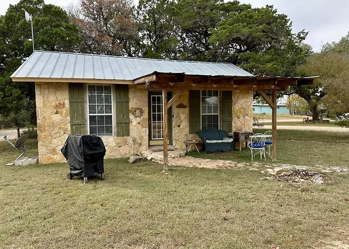Hilltop Cottage, Historic Silver Spur Dance Hall