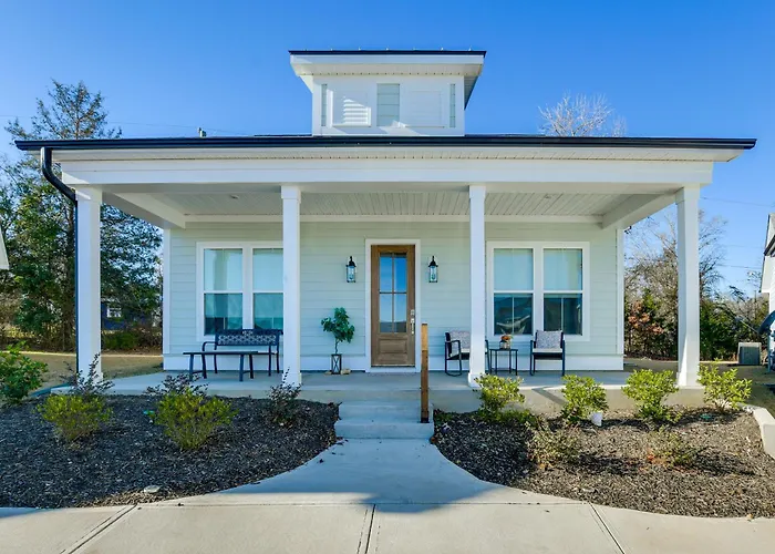 Lake Greenwood Access: Modern Escape W/ Patio!