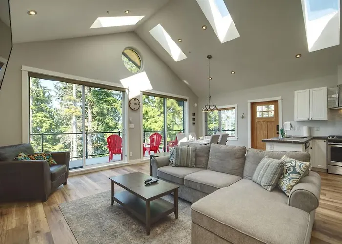 Oceanfront & Amazing Views - Pet Friendly - 2Bdrm