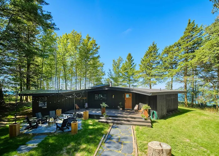 Treetops Of Lake Michigan Beach Front And Spa Family Home