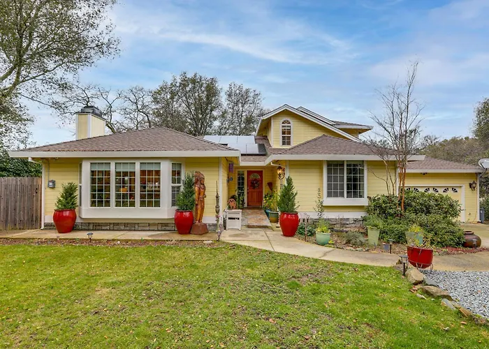 Hot Tub & Huge Patio: Home 5 Mi To Old Town Auburn