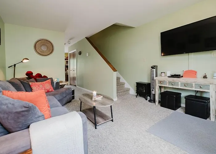 Cozy Townhouse Near Hunter Mountain