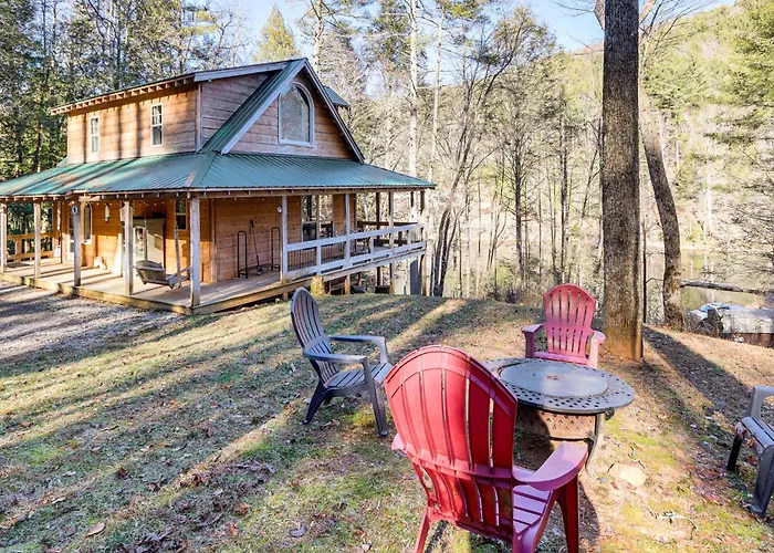 Newly Refreshed! Suches Cabin W/ Deck, Fire Pit