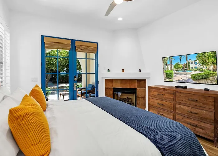 Modern King Studio Legacy Villa Near Main Pool - B